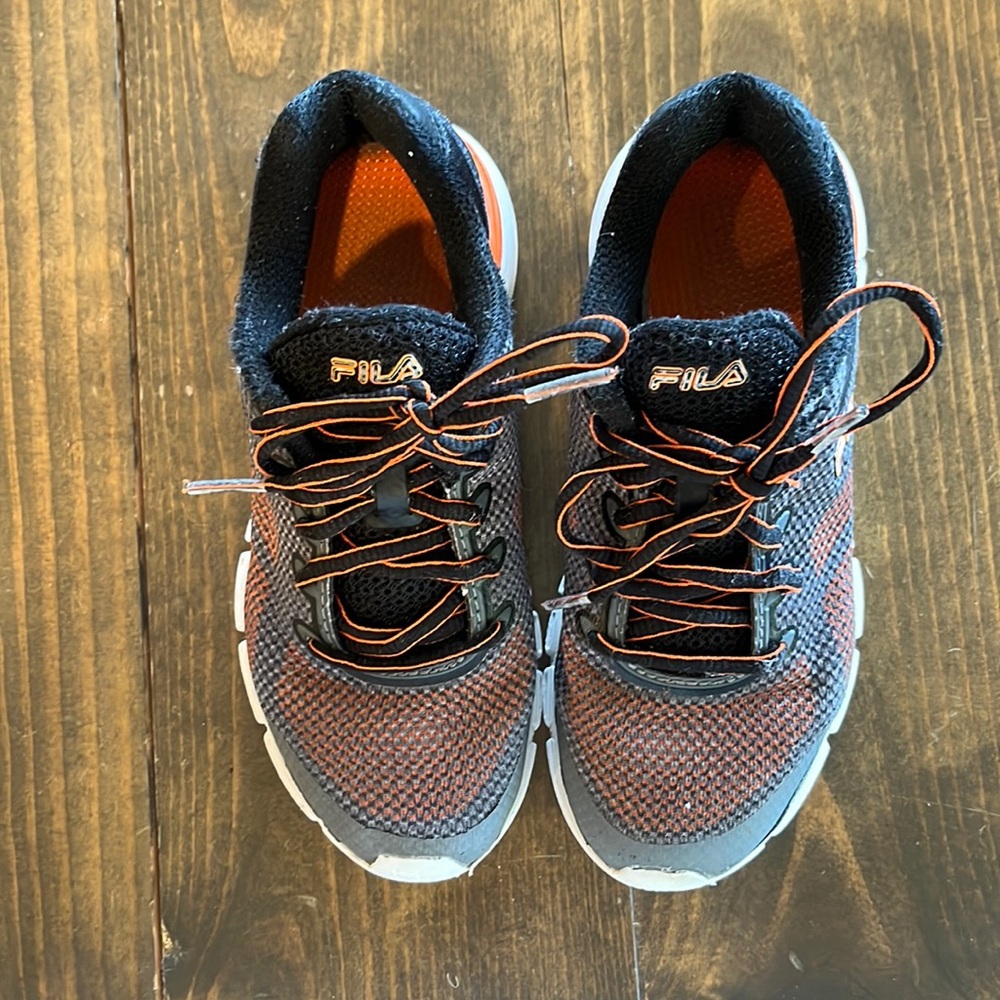 Boy’s size 1 FILA shoes